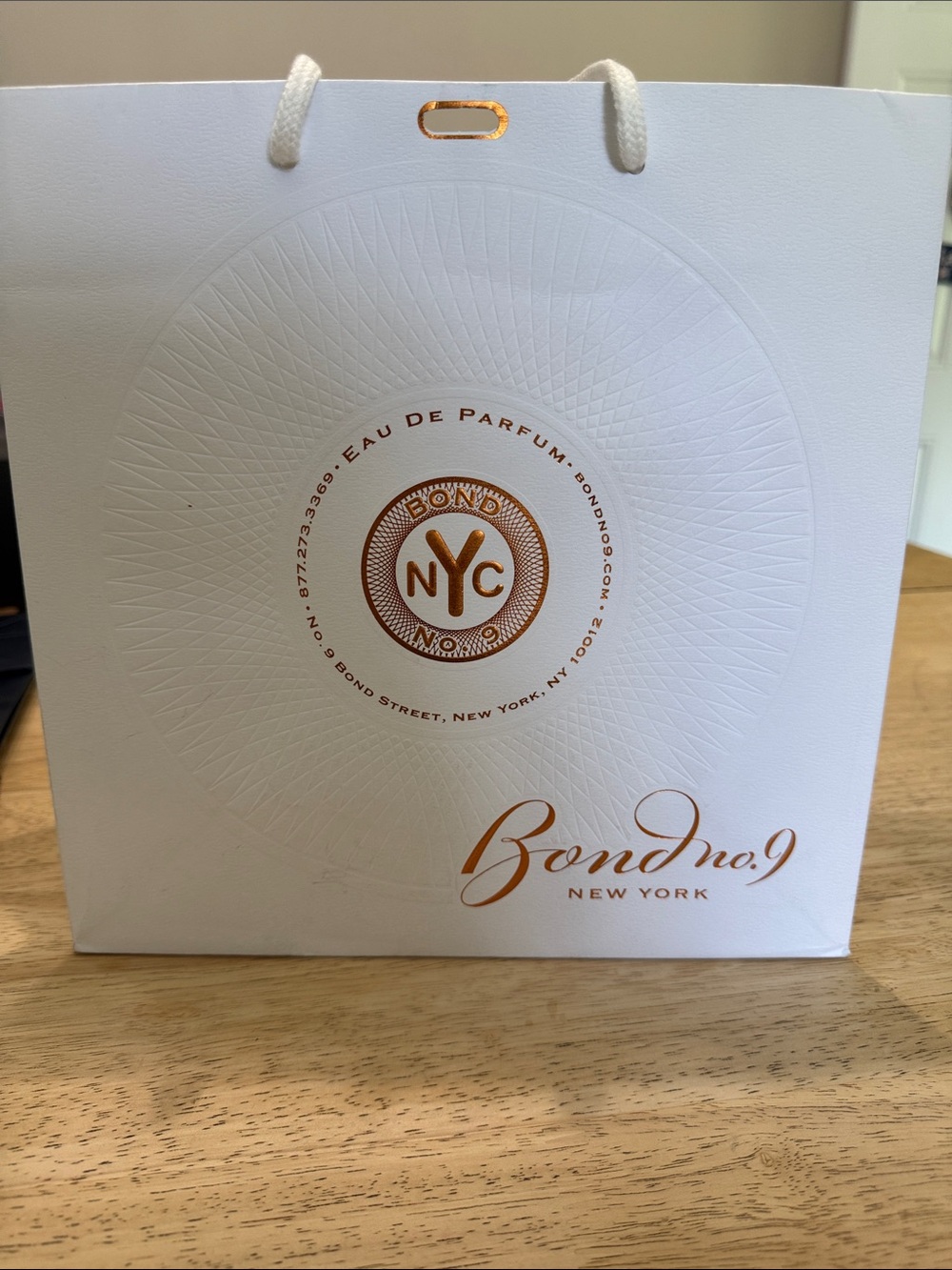 Bond No. 9 New York White and Gold Gift Bag